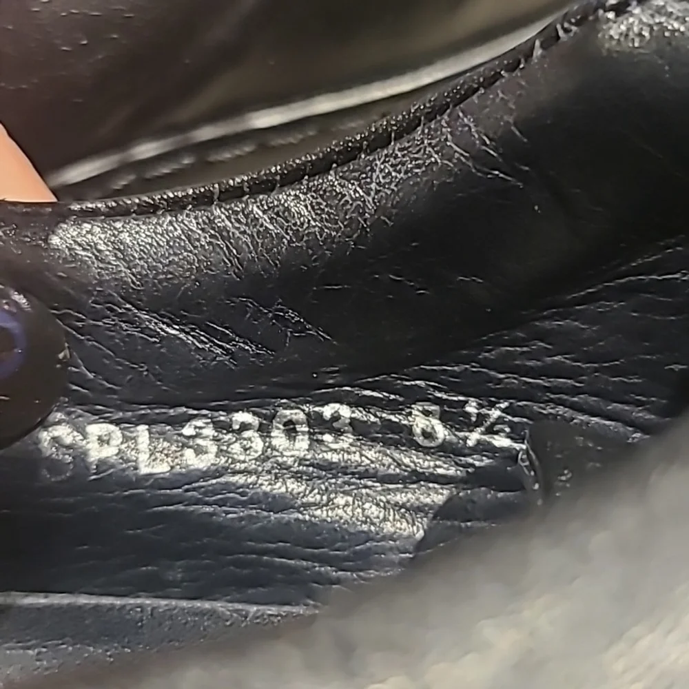 Thorogood Men's black full grain leather: work or athletic shoe. (#1274).
